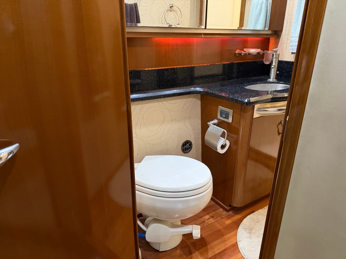 2005 Sea Ray 550 SEDAN BRIDGE - Image 47