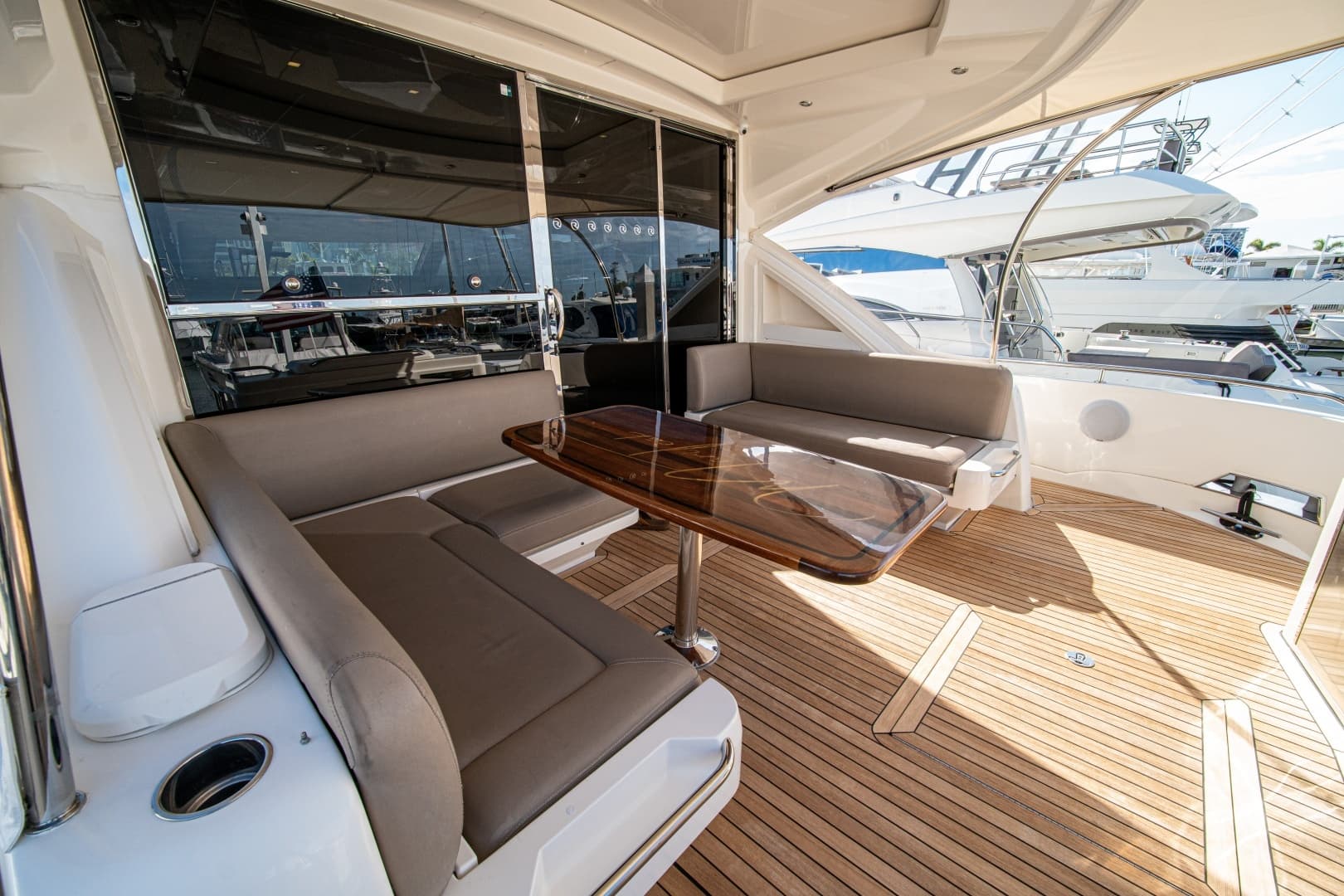 2015 Riviera 6000 Sport Yacht - Image 67