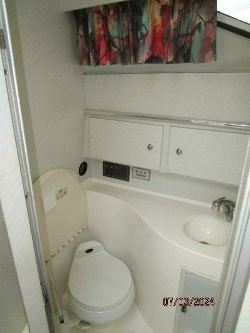 1996 Wellcraft 3300 Coastal - Image 46