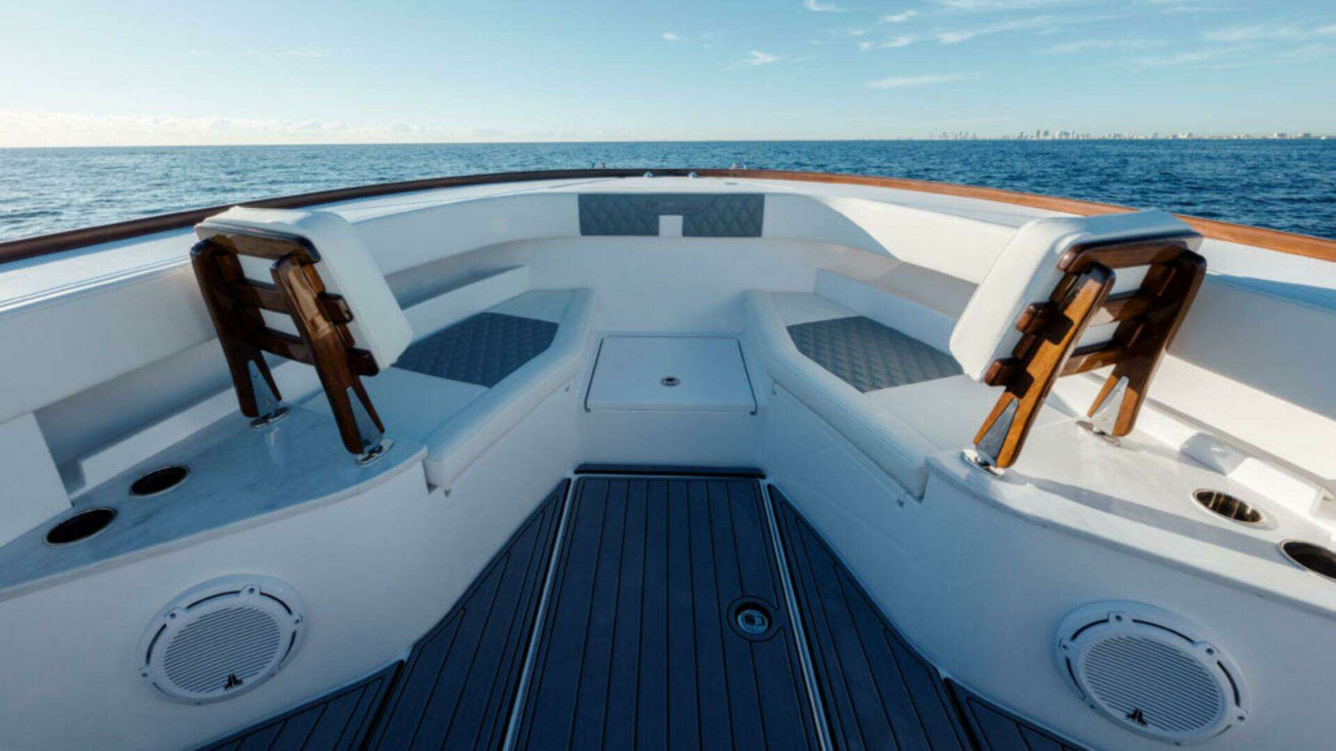 2026 Front Runner 47 Center Console - Image 18