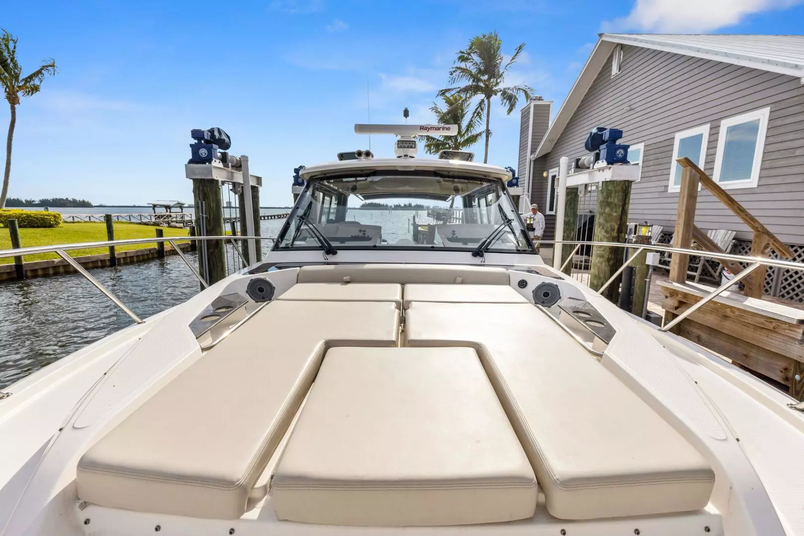 2022 Boston Whaler 405 Conquest - Image 9