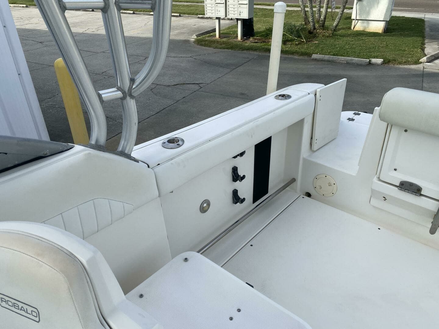 2011 Robalo — - Image 23