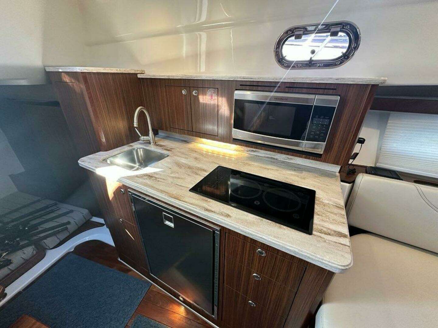 2020 Pursuit 355 OS - Image 23