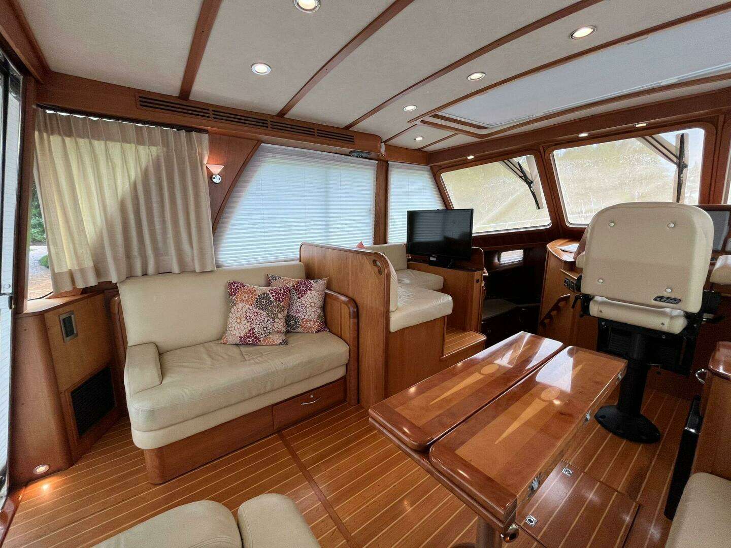 2013 Sabre 48 Salon Express - Image 35