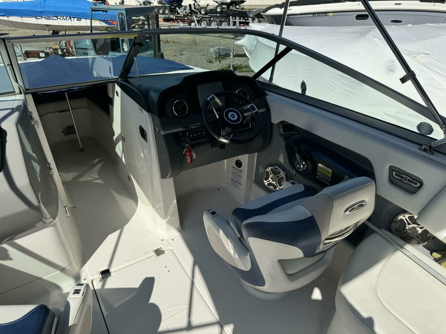 2014 Chaparral 246 SSI - Image 9