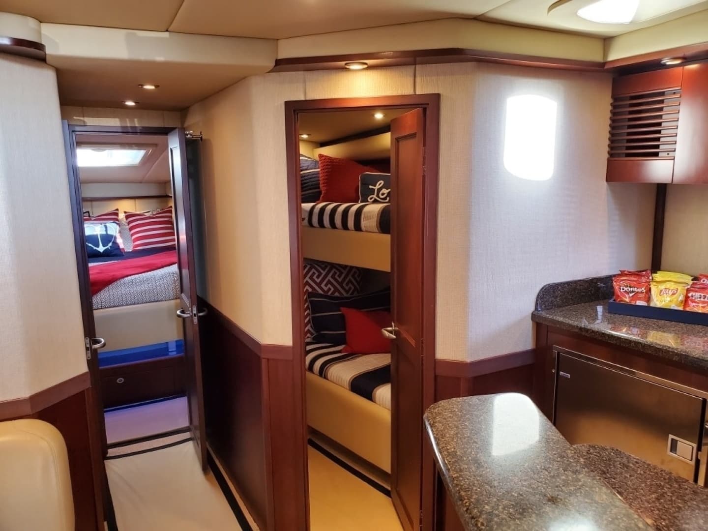 2006 Sea Ray 60 Sundancer - Image 15