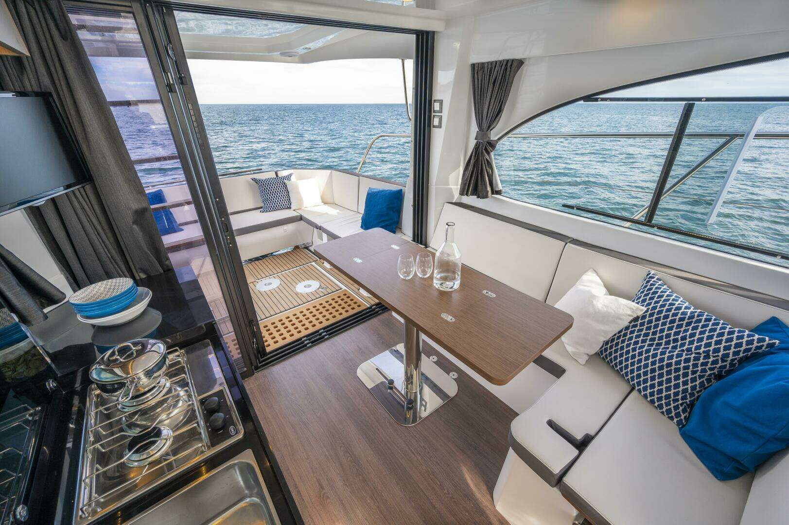 2026 Beneteau Antares 11 Softtop - Image 18