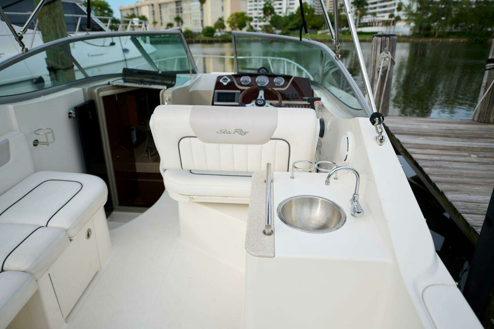 2011 Sea Ray 260 Sundancer - Image 8