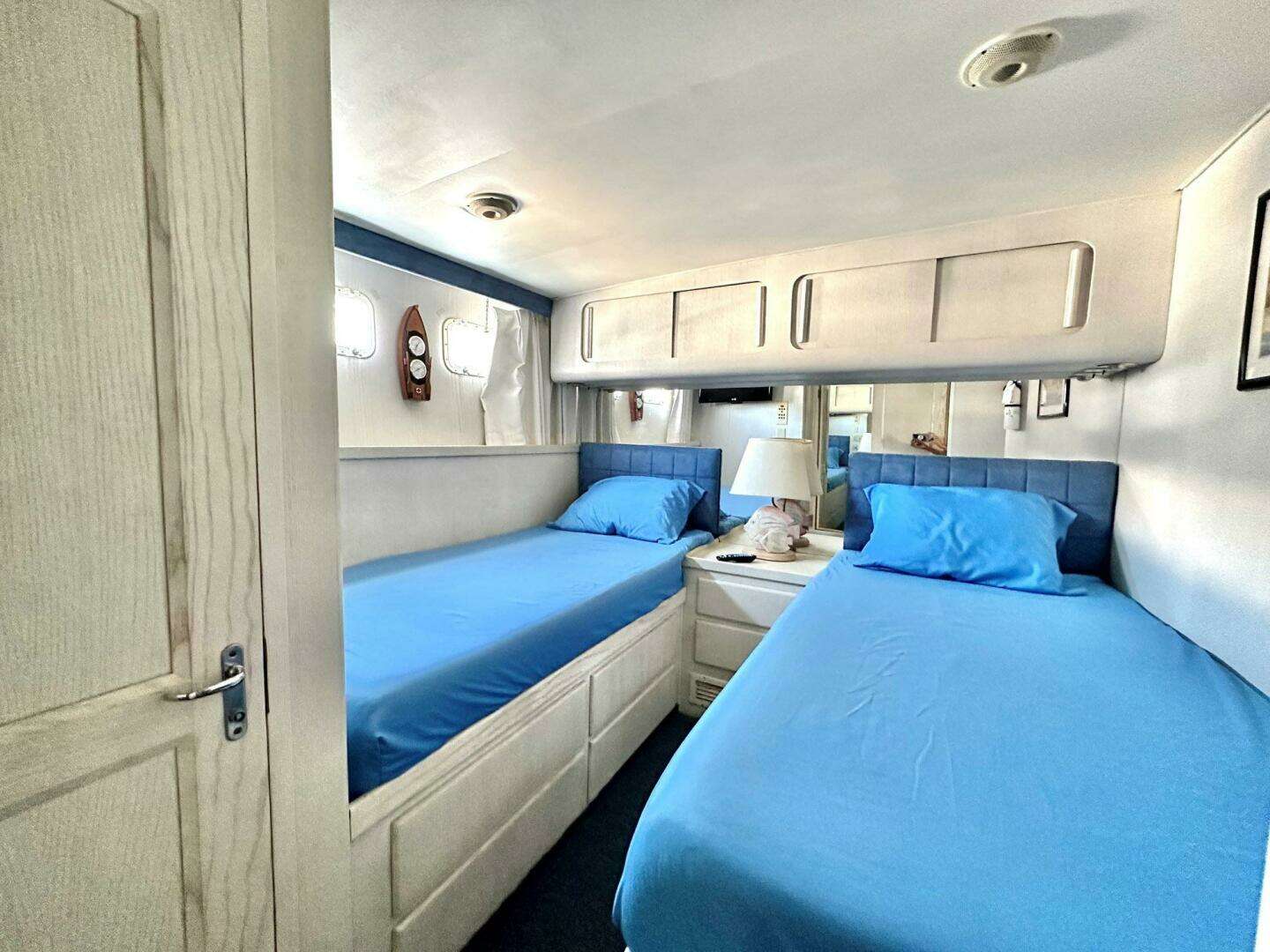1987 Hatteras 54 MotorYacht - Image 24