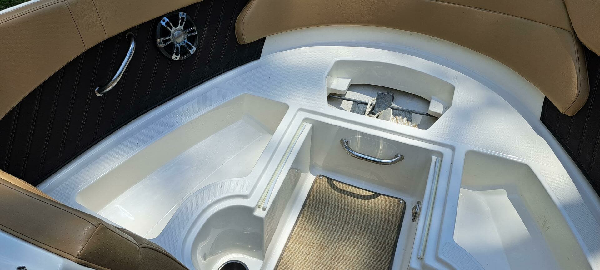 2019 Sea Ray SPX 230 OB - Image 32