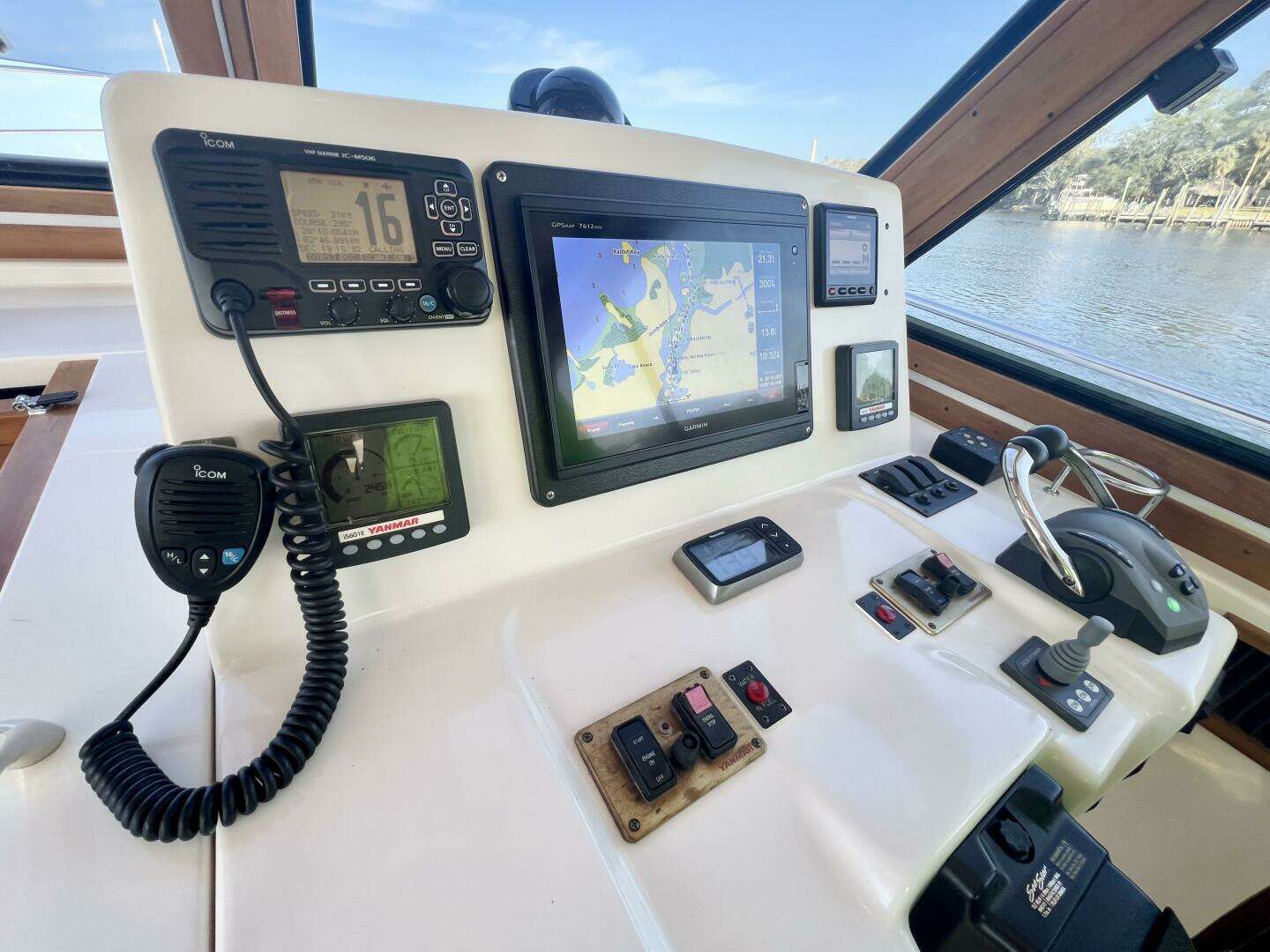 2006 Sabre 38 Hard Top Express - Image 22