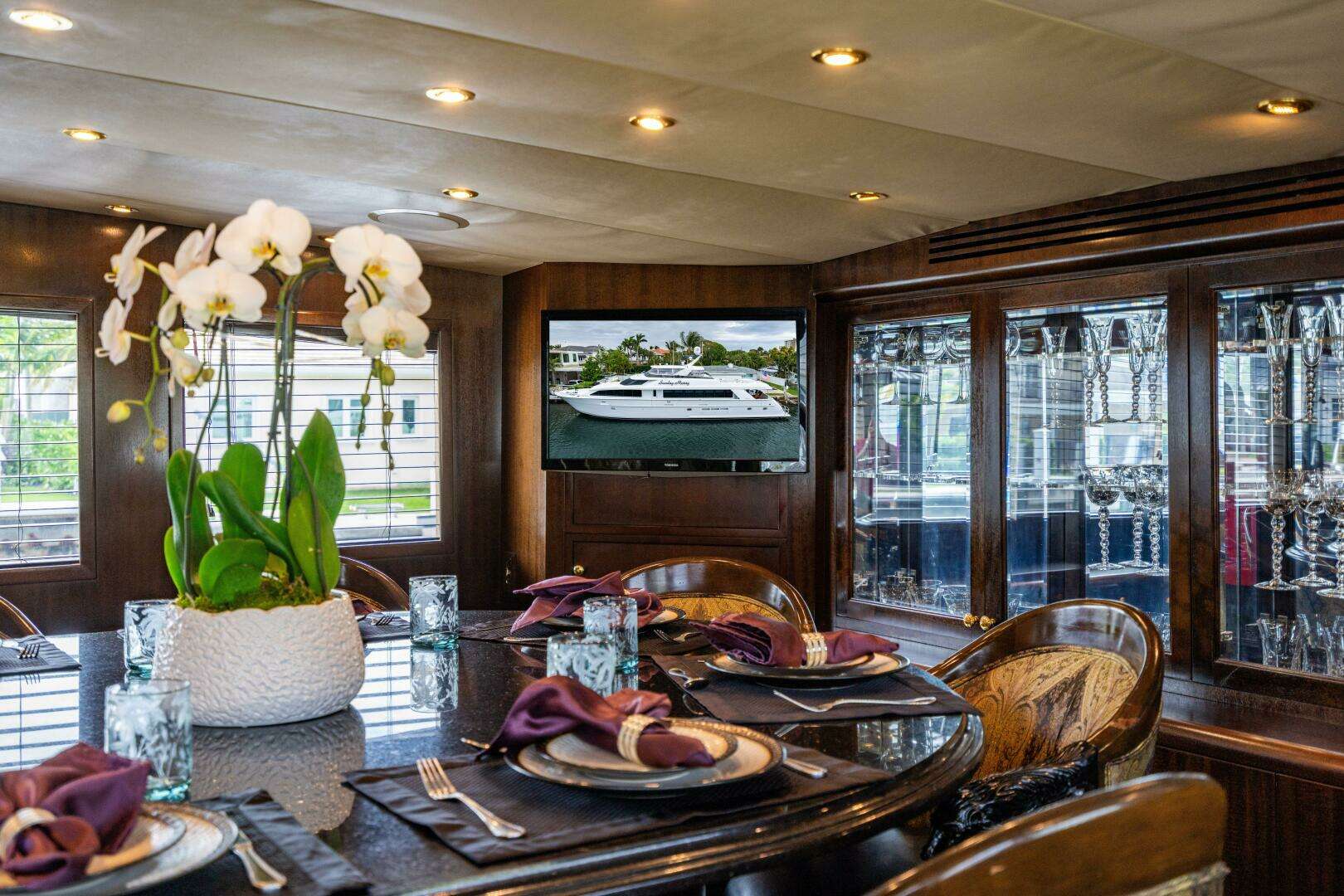 2001 Hatteras 100 Motor Yacht - Image 35