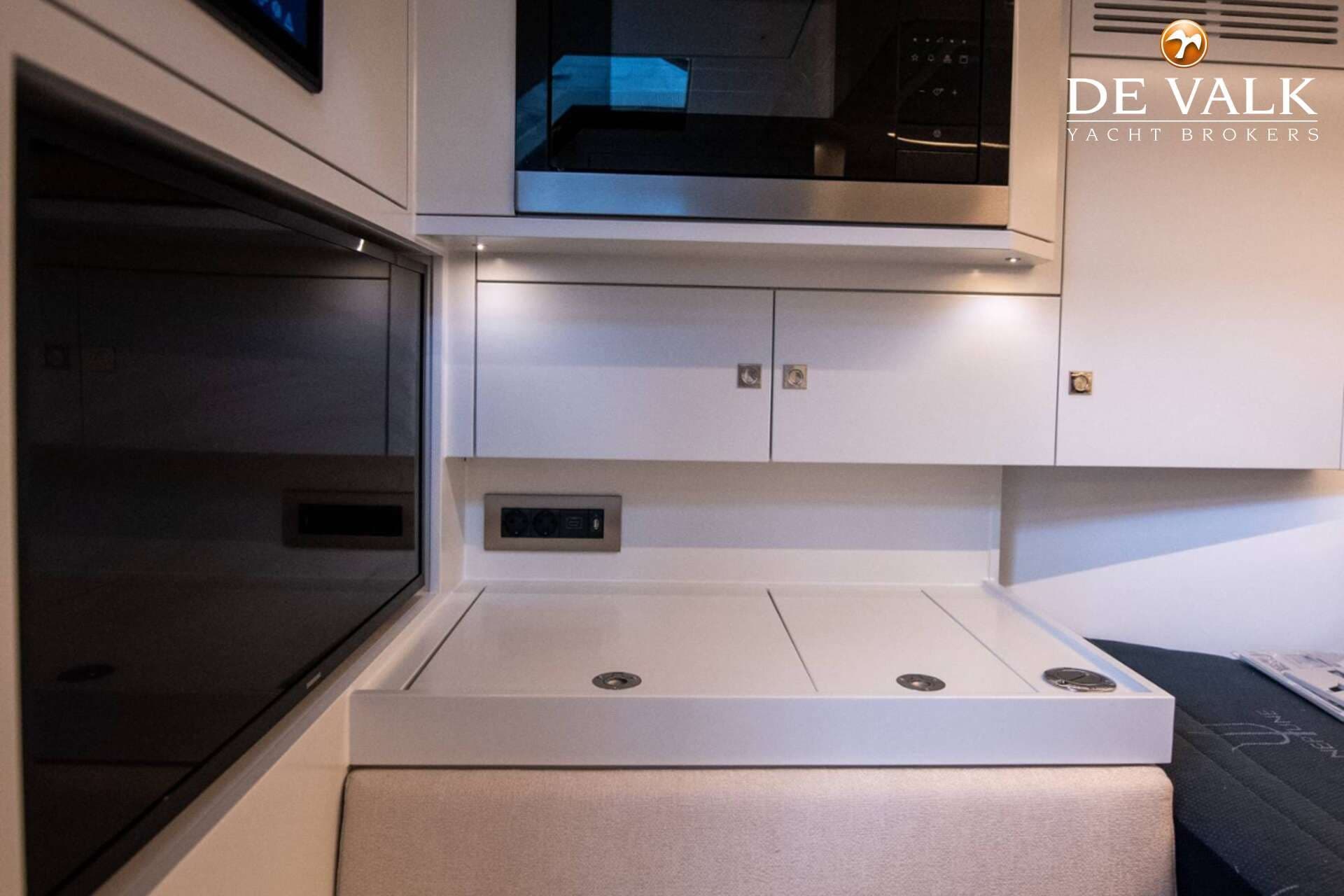 2024 Reborn 40 R Cabin - 29