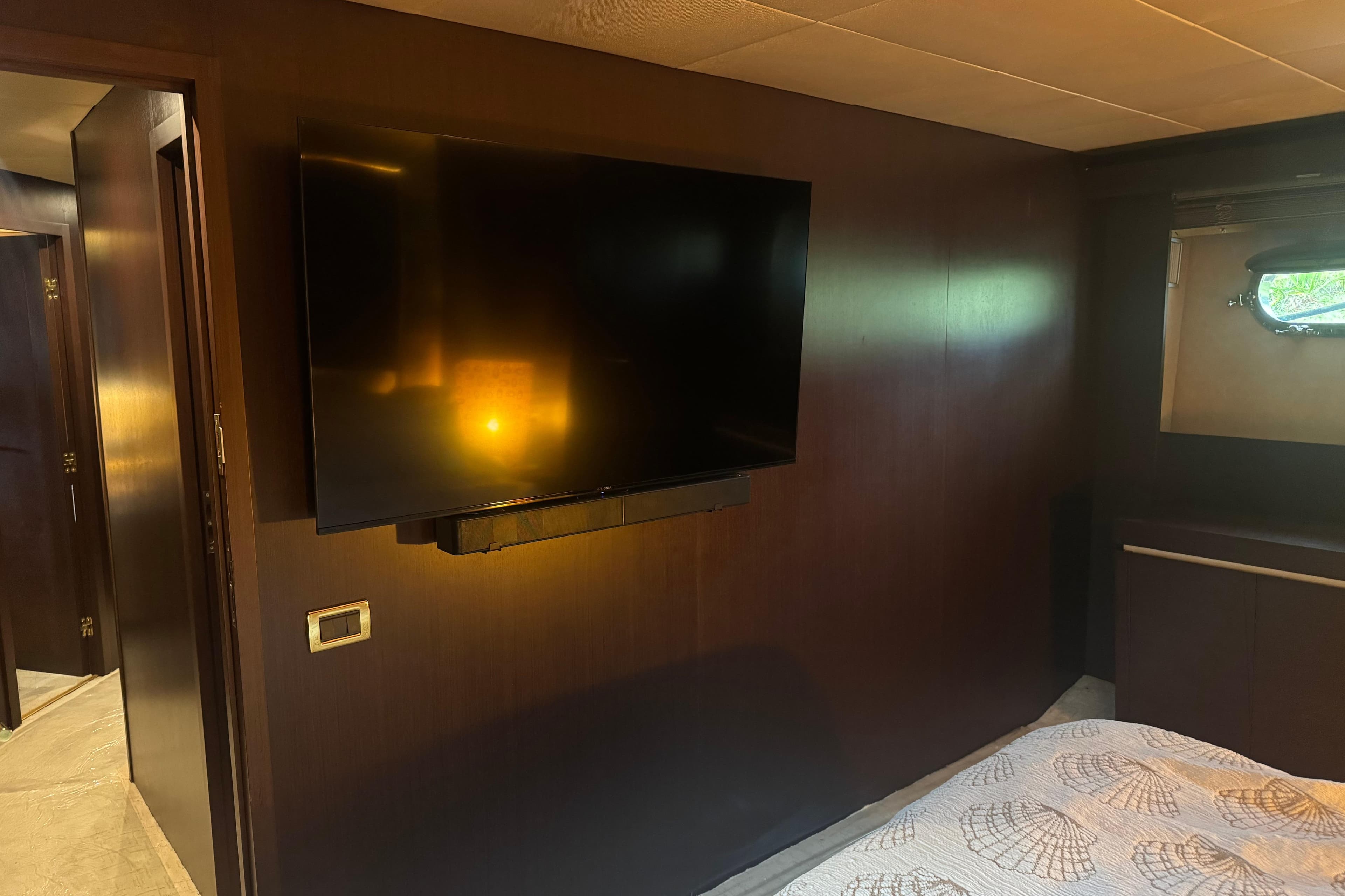 Luxurious Tecnomar 90 yacht interior with wall-mounted TV and cozy bedroom, 2007 model.