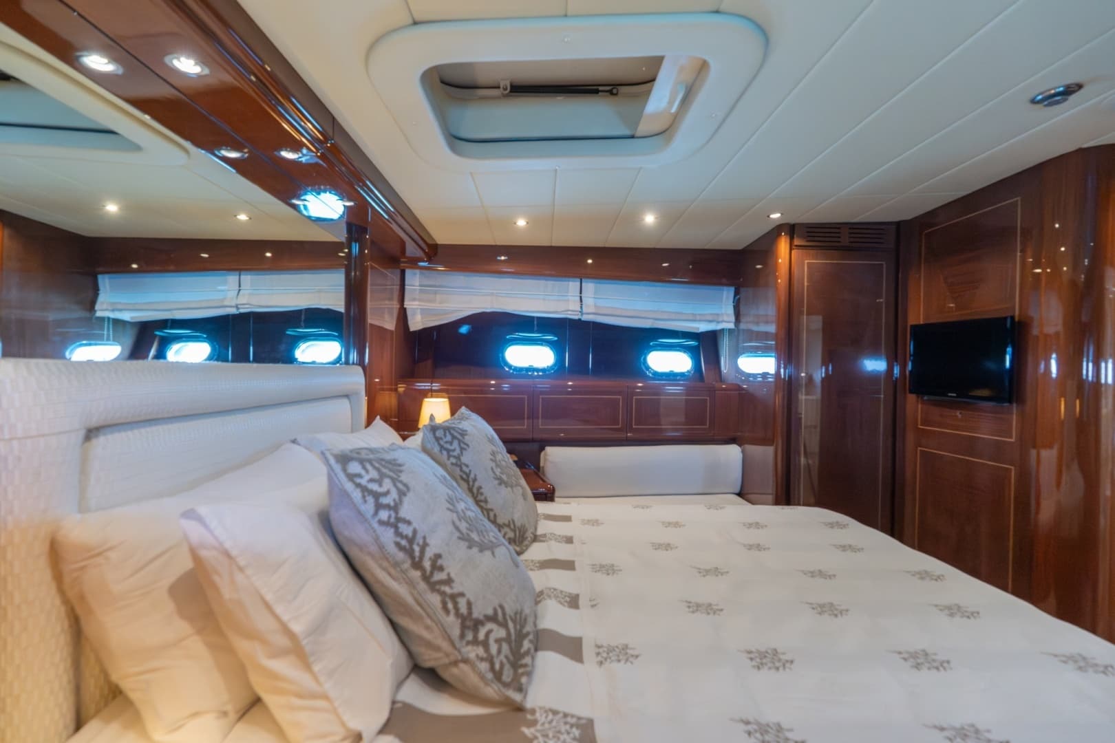 2004 Mangusta 72 - Image 30