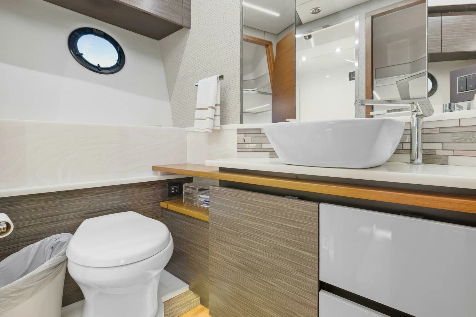 2019 Tiara Yachts C49 Coupe - Image 21