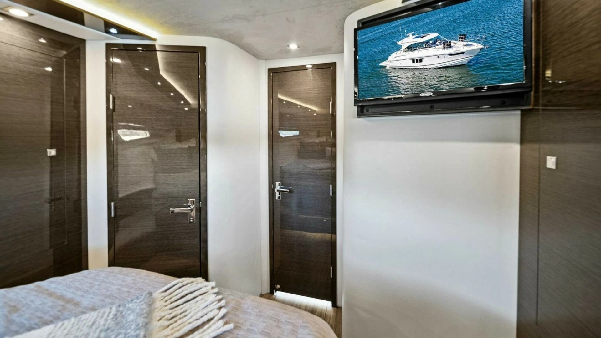 2019 Cruisers Yachts 45 Cantius - Image 45
