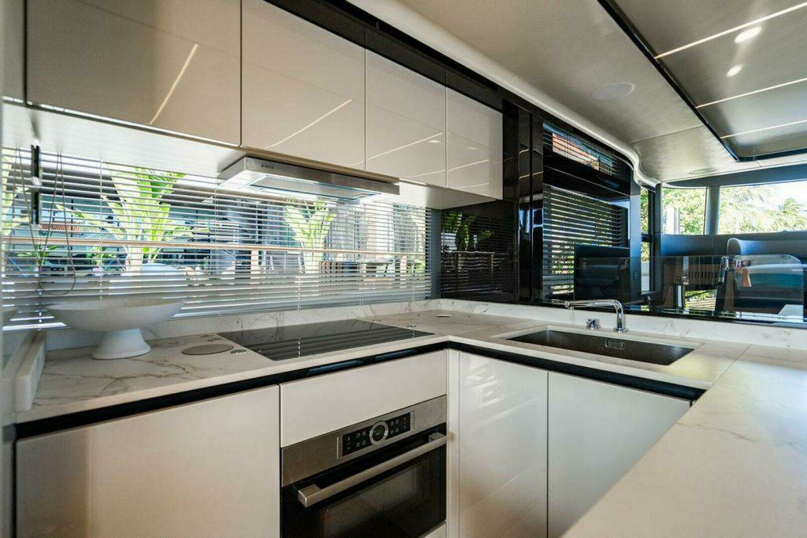2023 Absolute 64 Navetta - Image 15