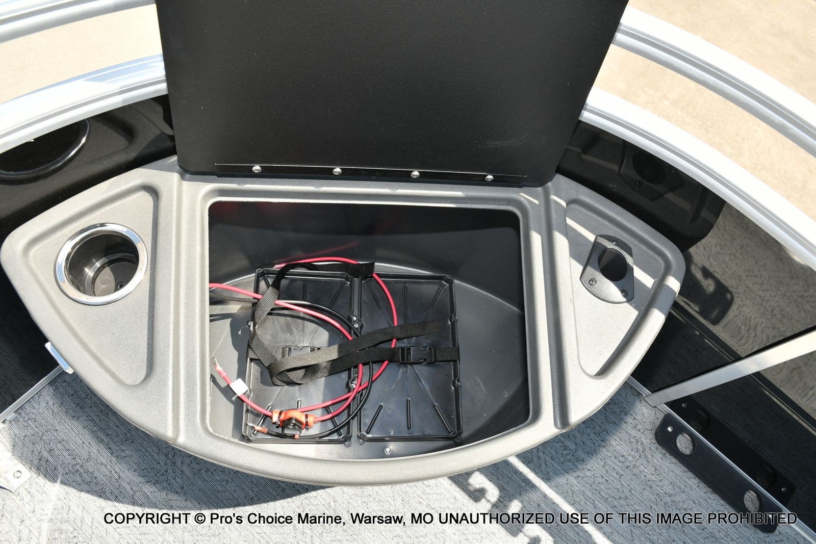 2026 Sun Tracker Fishin' Barge 22 DLX w/115HP Pro-XS 4 Stroke - 21