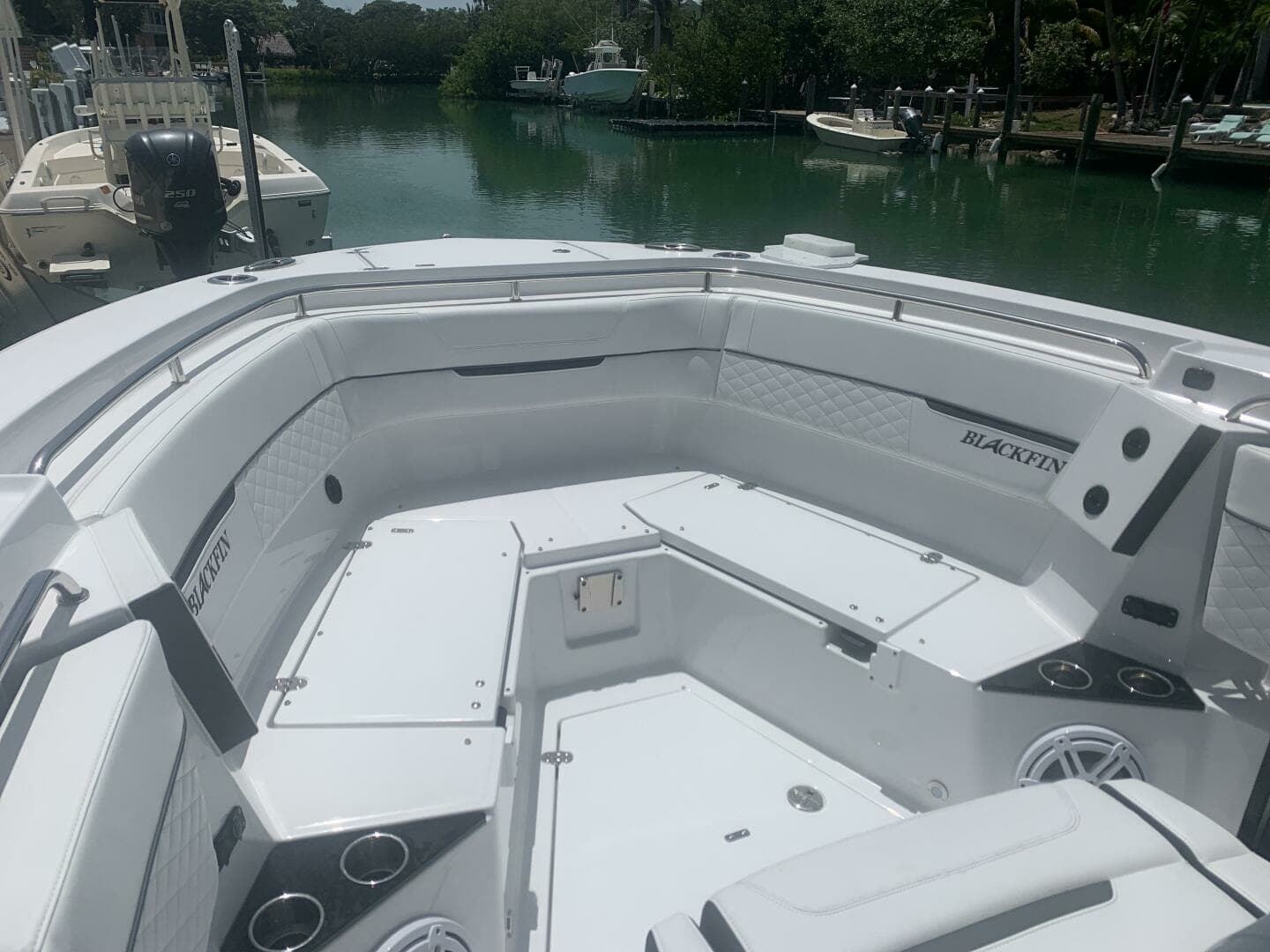 2023 Blackfin 302 CC - Image 5