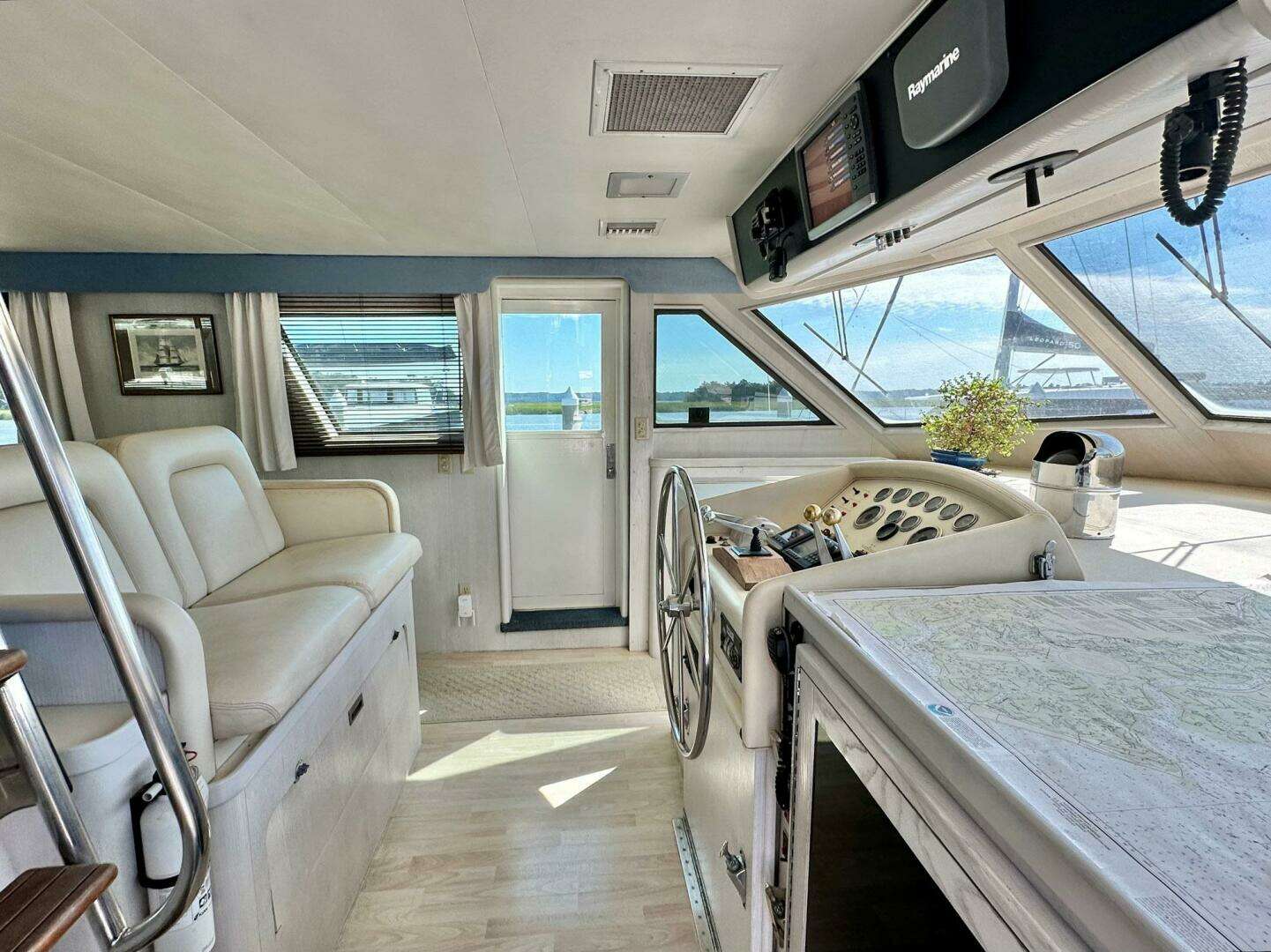 1987 Hatteras 54 MotorYacht - Image 9