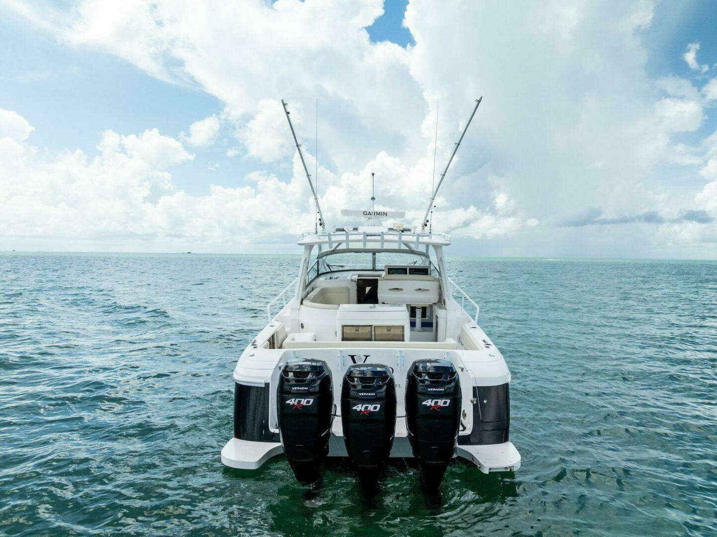 2018 Intrepid 430 Sport Yacht - Image 3