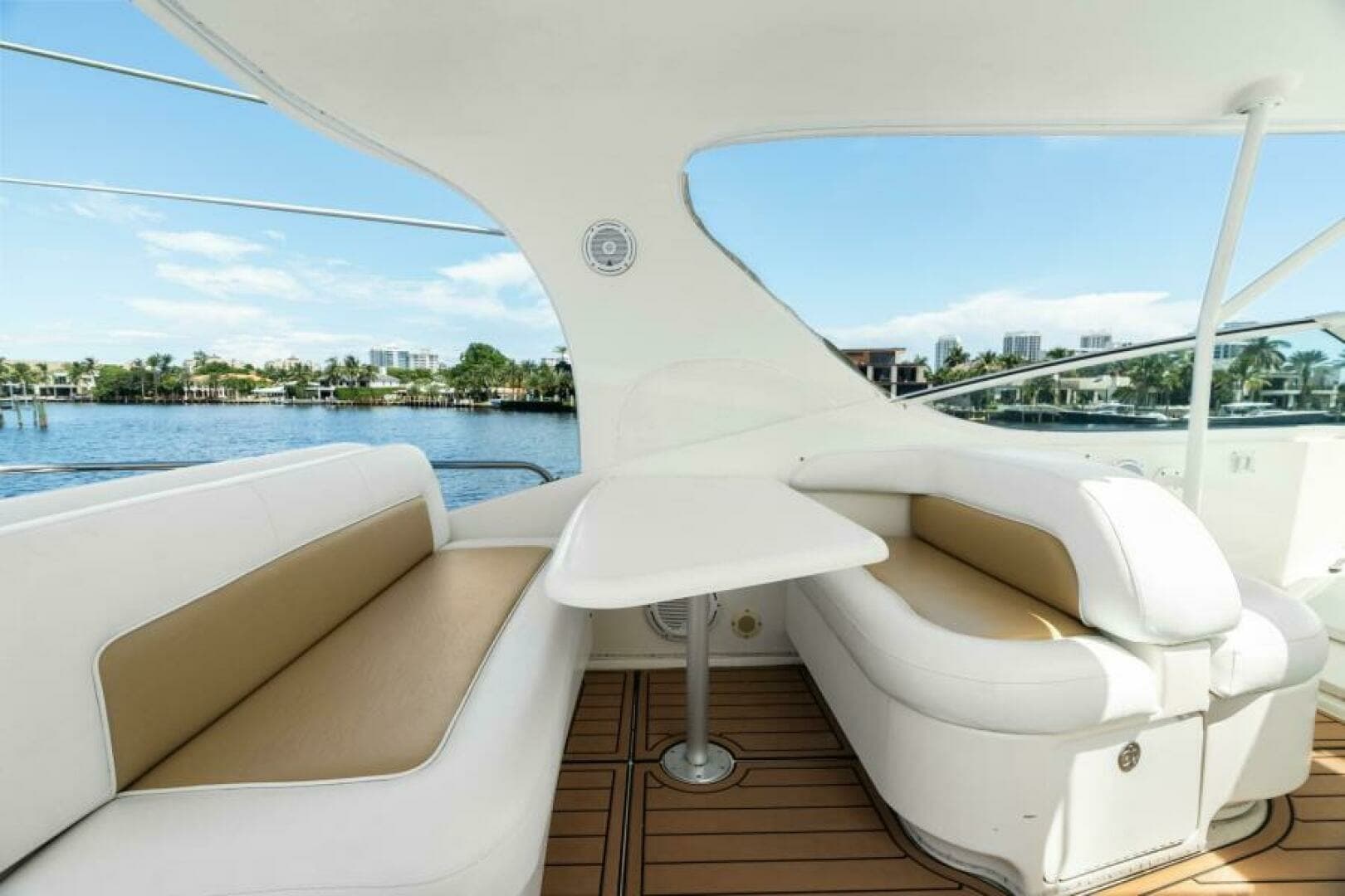 2001 Sea Ray 540 Cockpit Motor Yacht - Image 15
