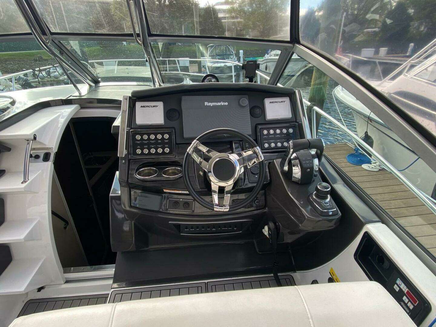 2017 Monterey 335S - Image 3