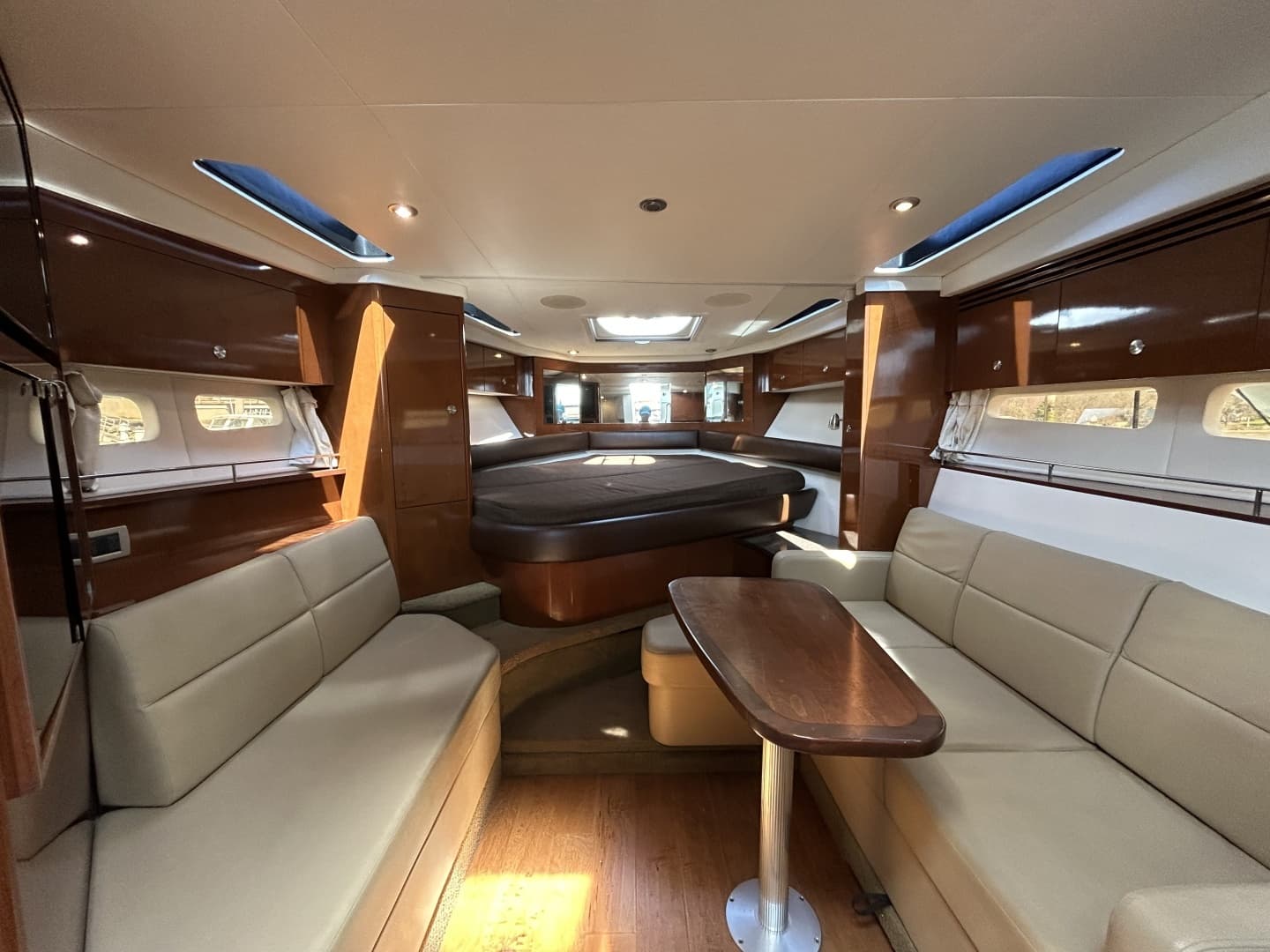 2014 Sea Ray 350 Sundancer - Image 11