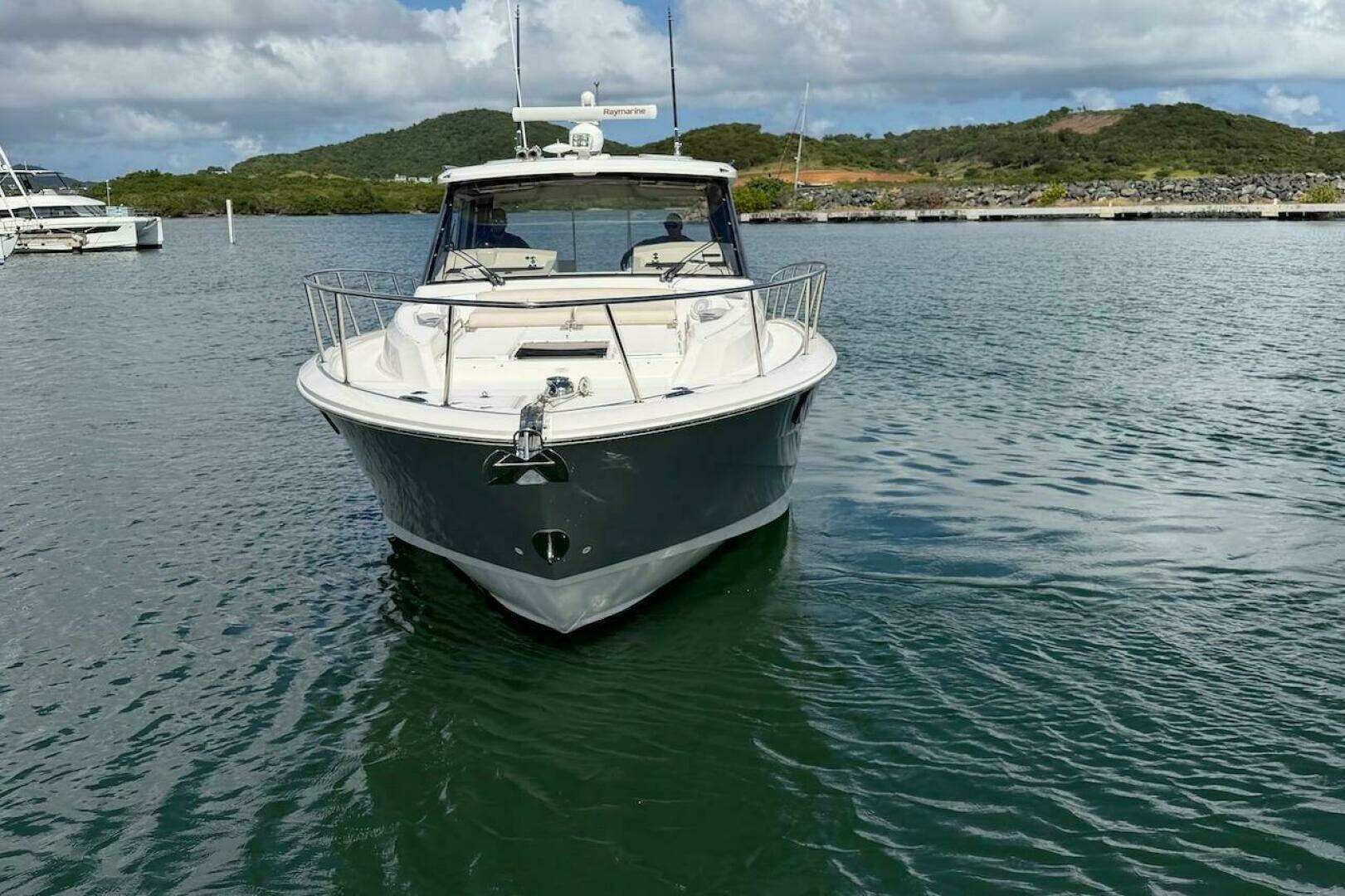 2021 Boston Whaler 405 Conquest - Image 9