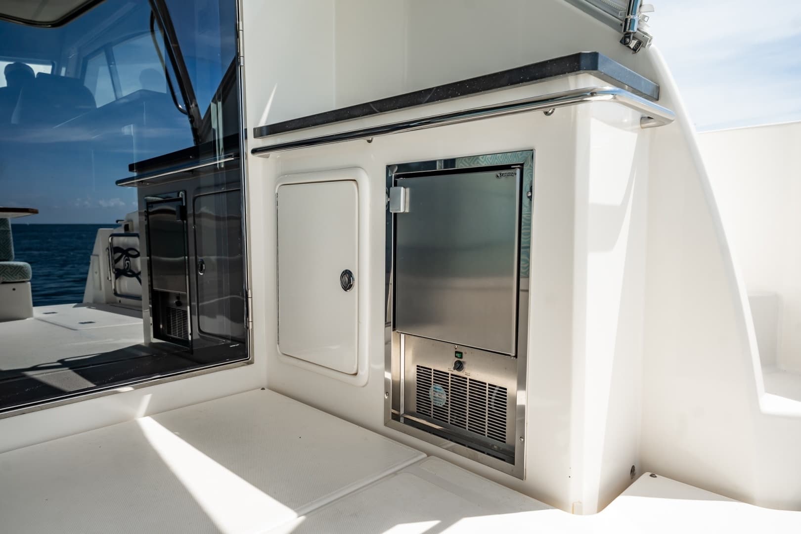 2016 Riviera 5000 Sport Yacht - Image 38