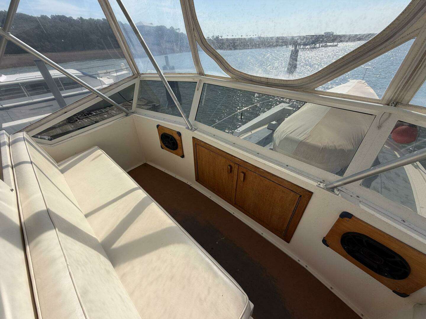 1987 Viking 44 Motor Yacht - Image 29