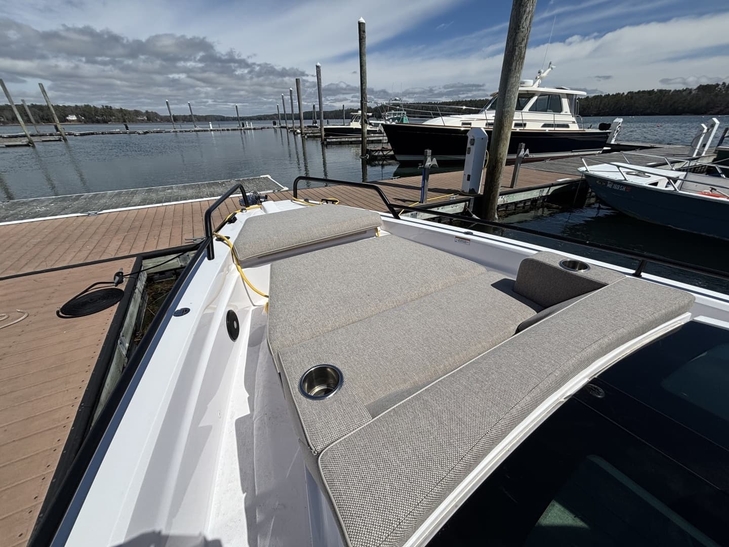2023 Axopar 37XC Cross Cabin - Image 18