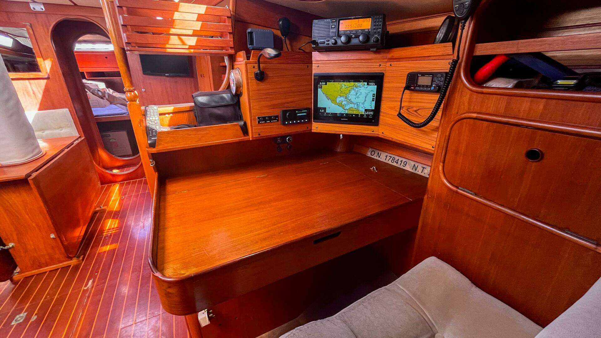 1991 Oyster Lightwave 48 - Image 24