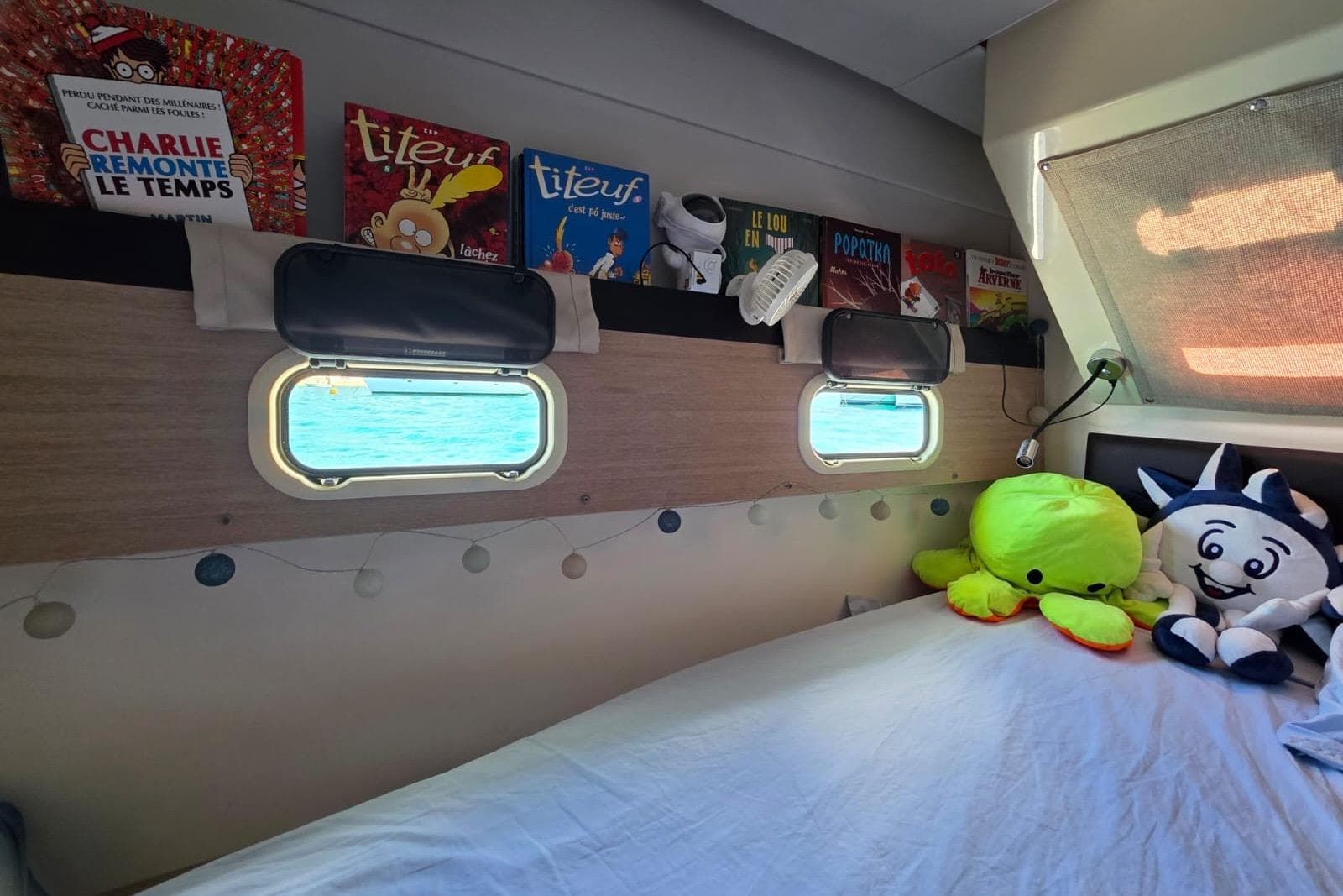 Cozy cabin interior of 2016 Bali 4.5 with books and plush toys.