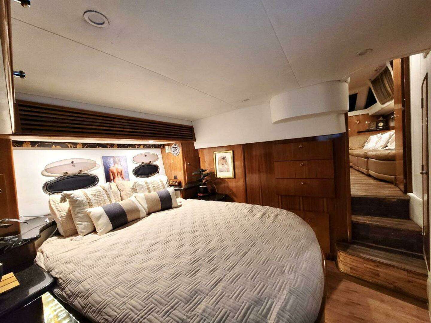 2001 Carver 40 Flybridge - Image 20