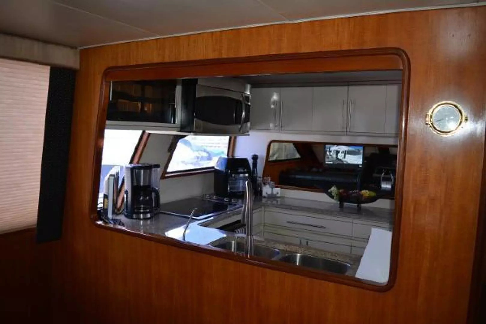 1989 Viking Motor Yacht - Image 51
