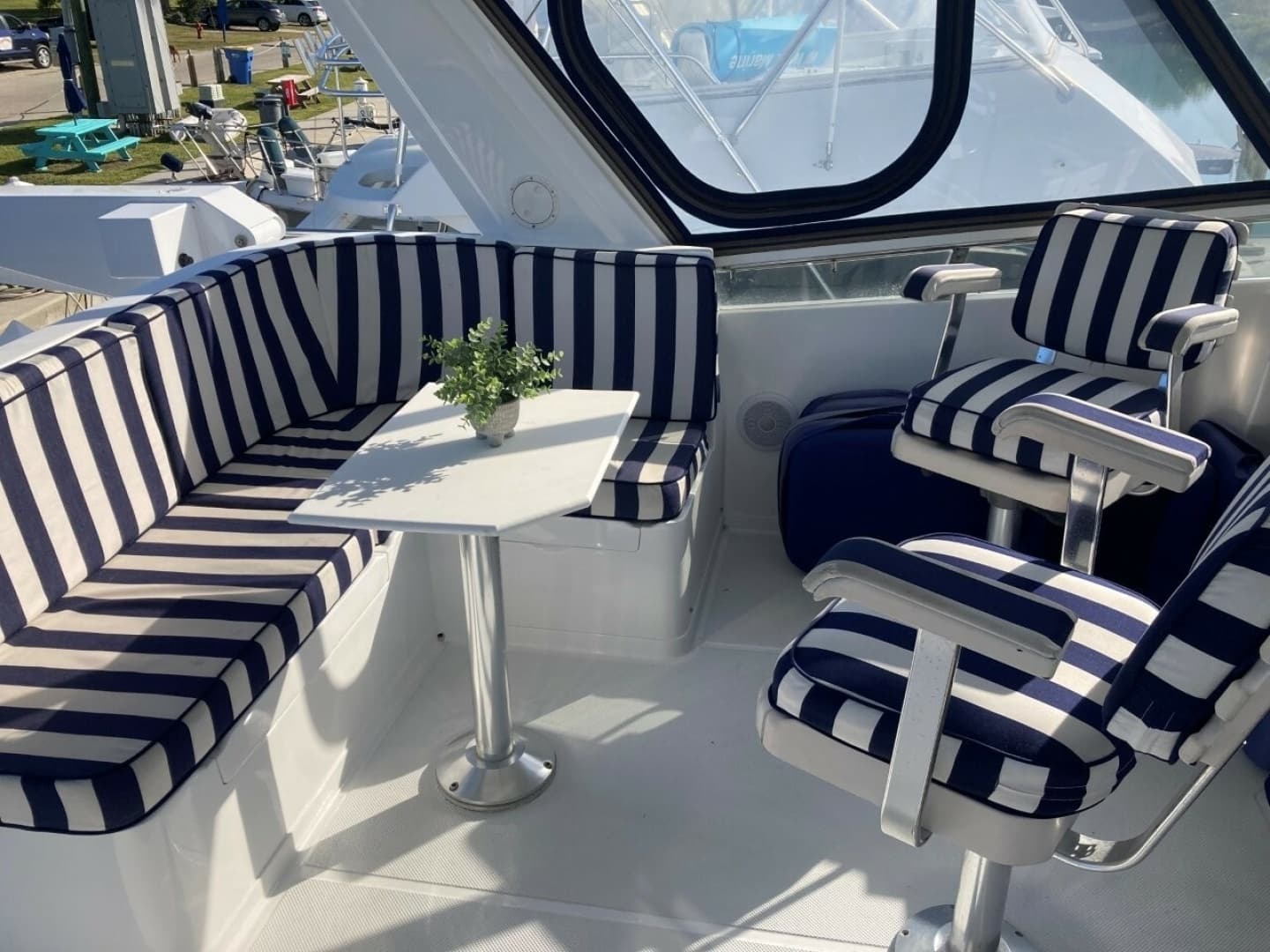 1999 Offshore Yachts 48 Pilothouse - Image 12