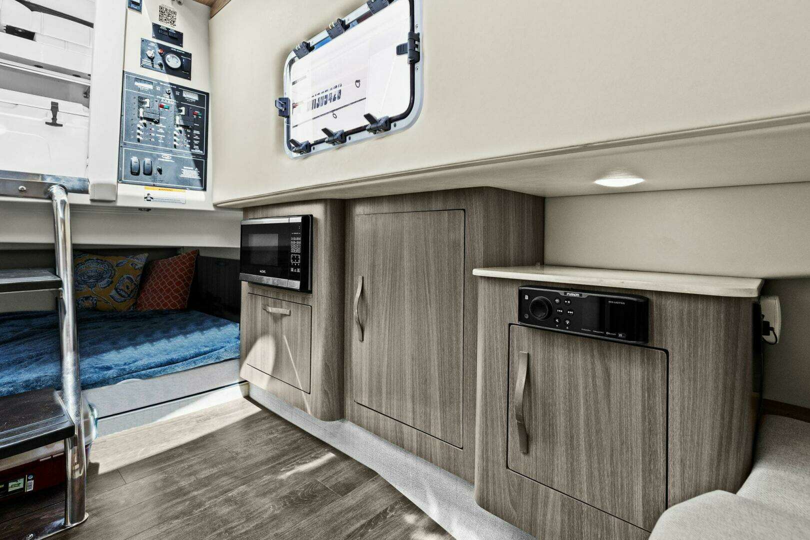 2020 Regal 33 SAV - Image 55