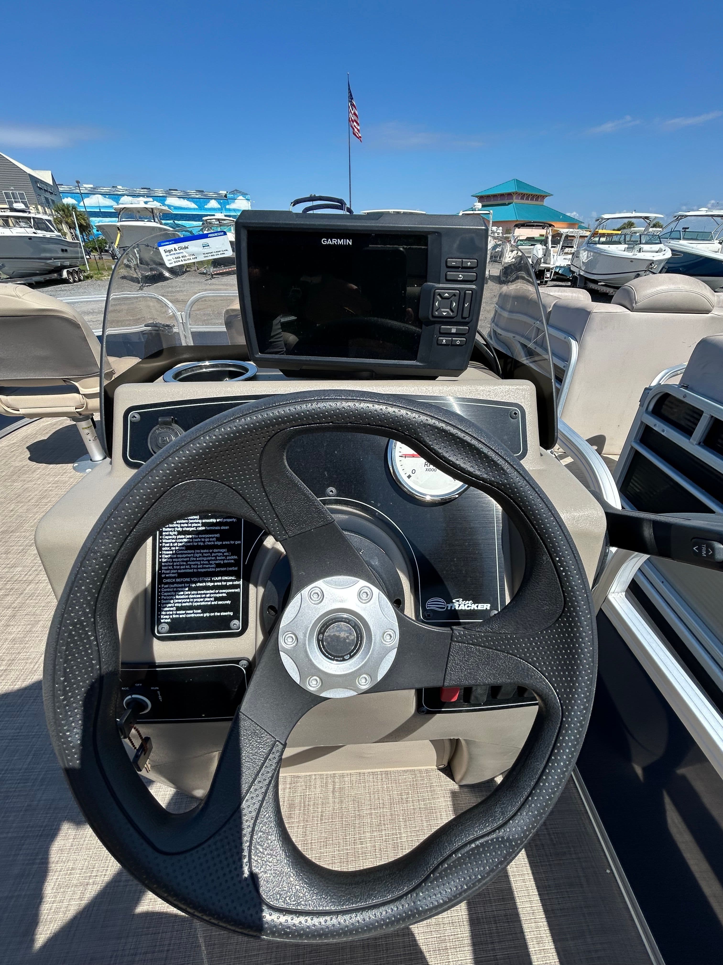 2025 SUN TRACKER BASS BUGGY 16 - Image 6