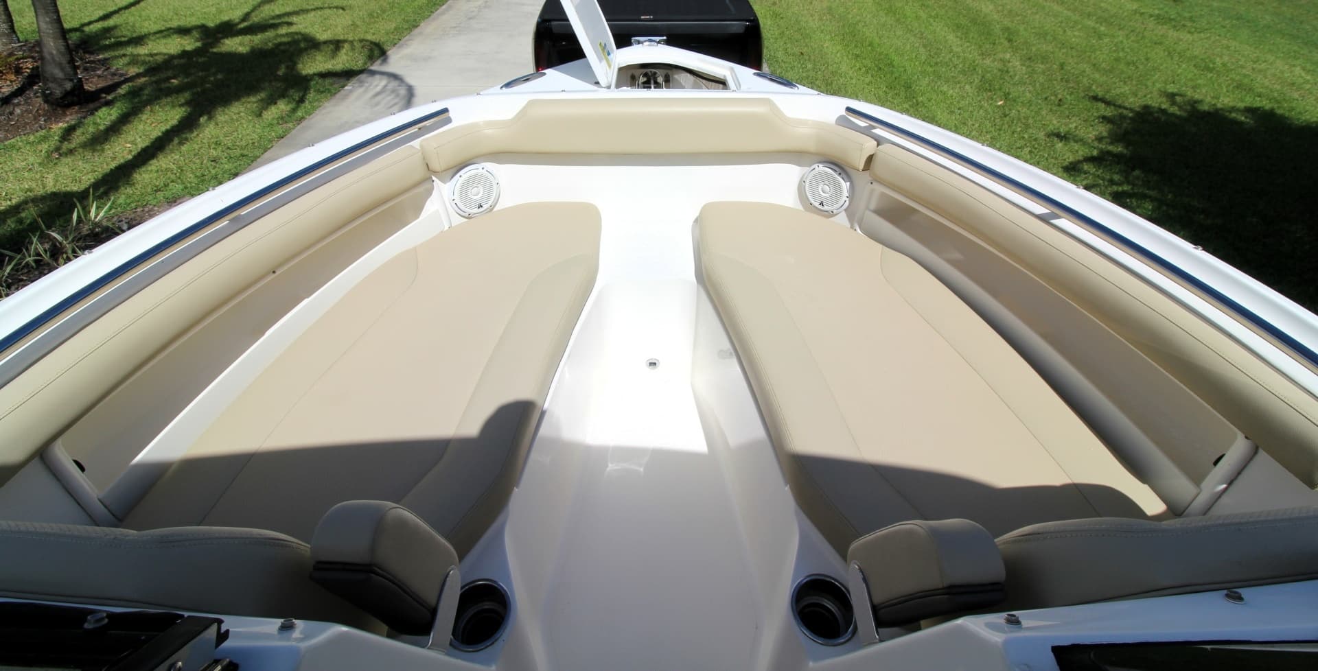 2019 Pursuit DC 266 - Image 12