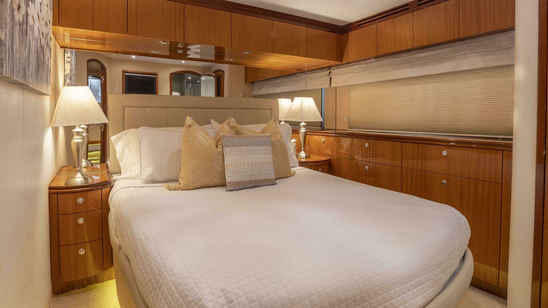 2007 Hatteras 80 - Image 51