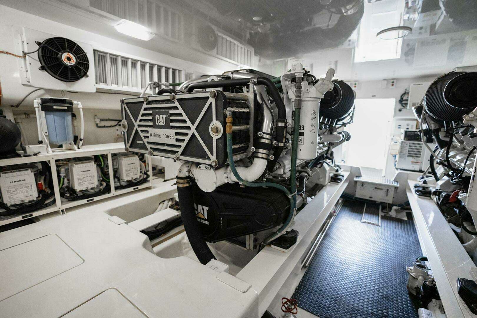 2014 Viking Viking 66 Convertible - Image 22