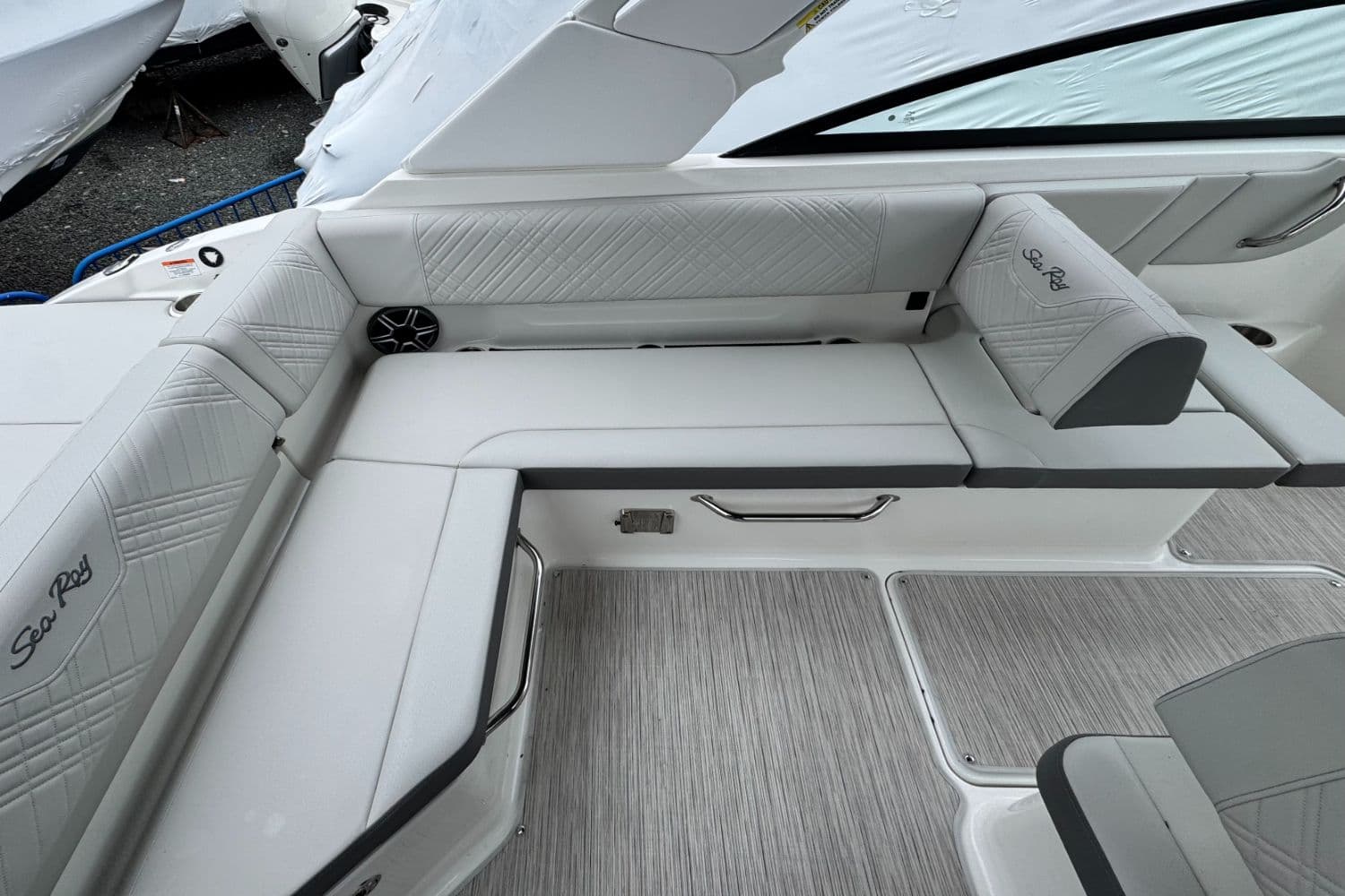 2026 Sea Ray SDX 250 Outboard - 18
