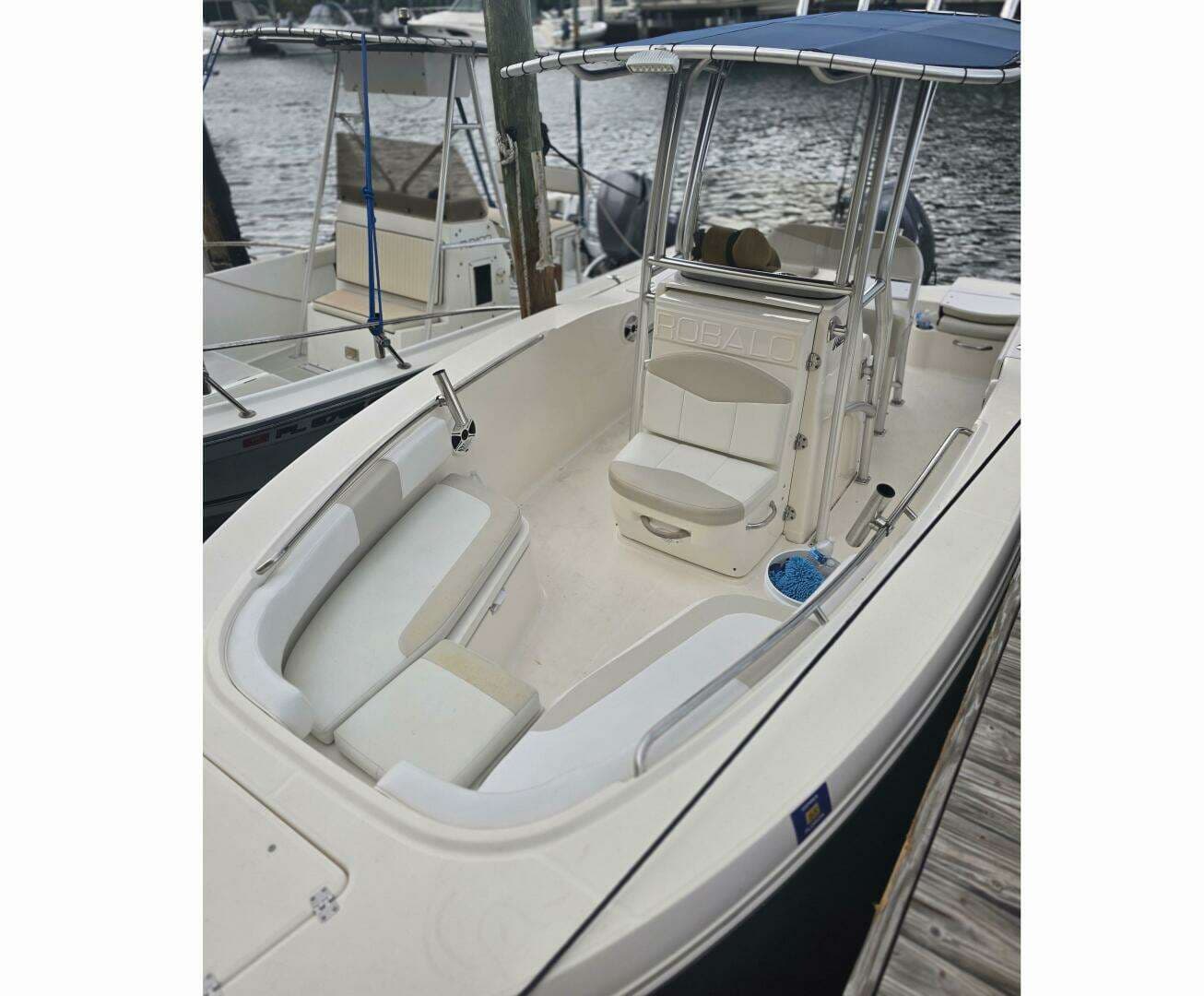 2015 Robalo R200 - Image 3