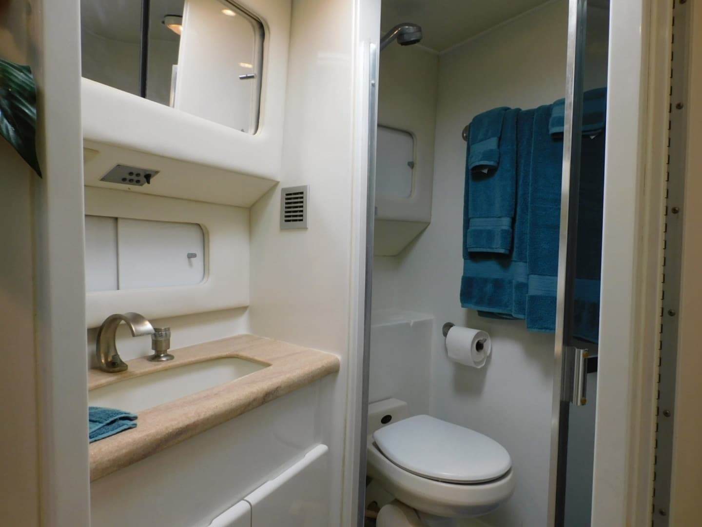 1987 Sea Ray 460 Convertible - Image 39