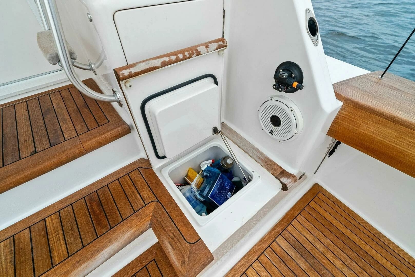 2006 Viking 61 Convertible - Image 53