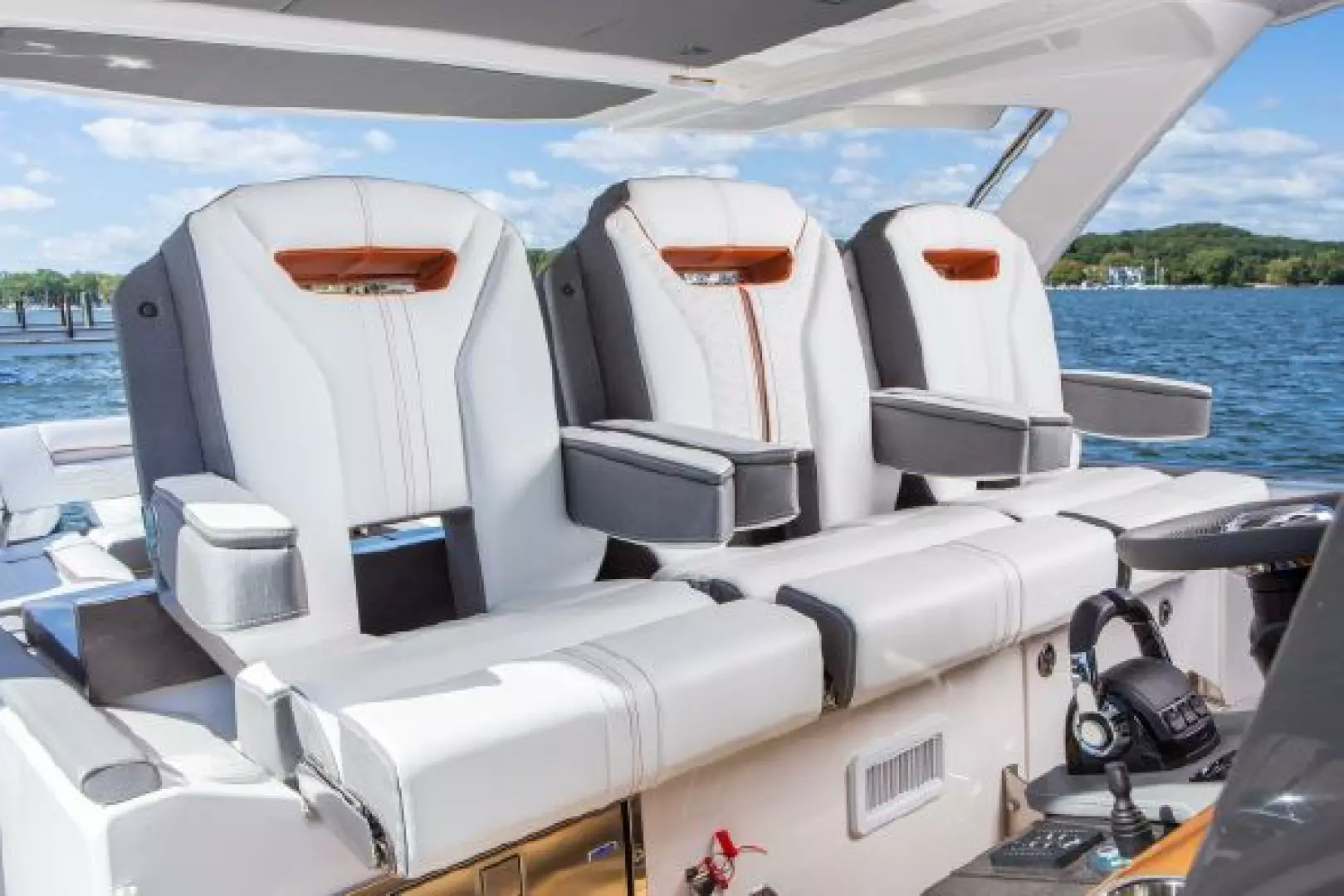 2021 Tiara Sport 38LS - Image 8