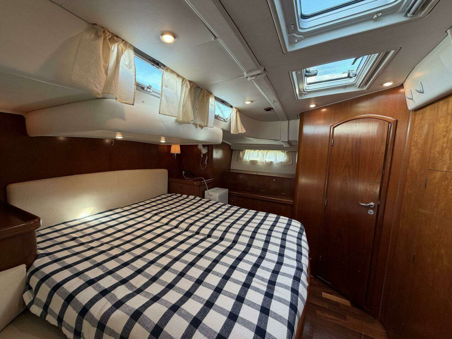 2004 Beneteau 57 Center Cockpit - Image 55