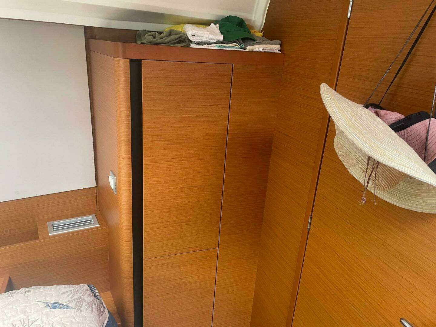 2021 Jeanneau Sun Odyssey 410 - Image 21